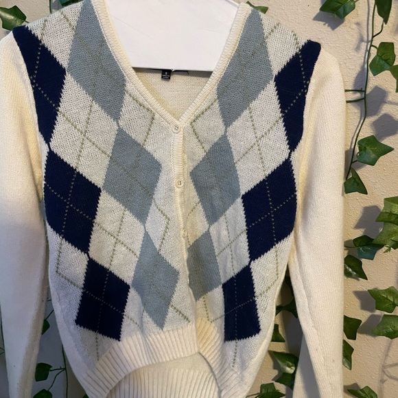 CUTE WHITE SWEATER FACTORY CONNECTION! - Picture 1 of 2